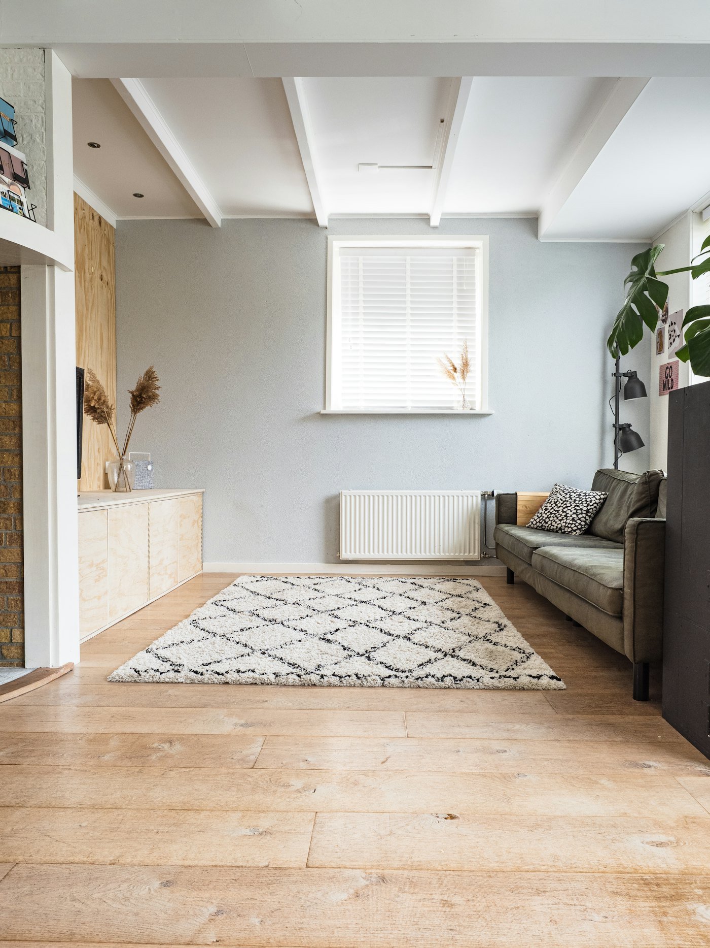 Clean bedroom carpet and mattress after a full service
